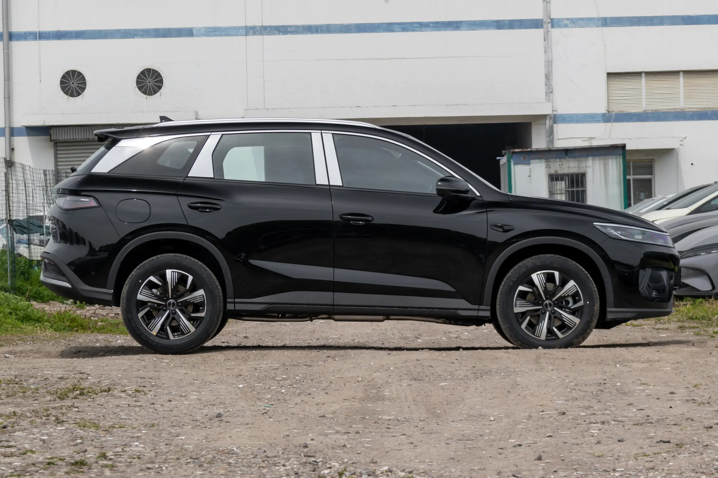 BYD Sealion 05 side view